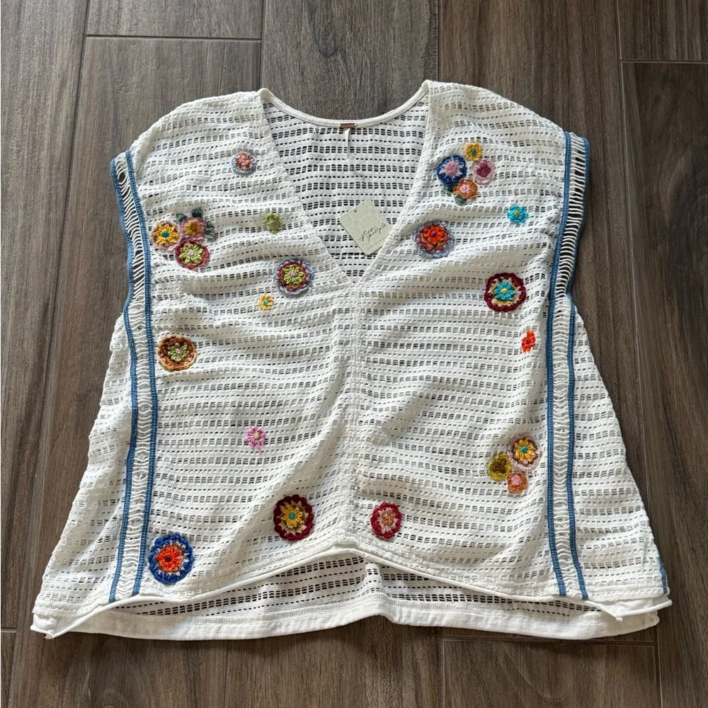 Free People Seaside Walk Top. NWT. Crochet. Appliqués. Wmn’s Sz XS. - Picture 2 of 11
